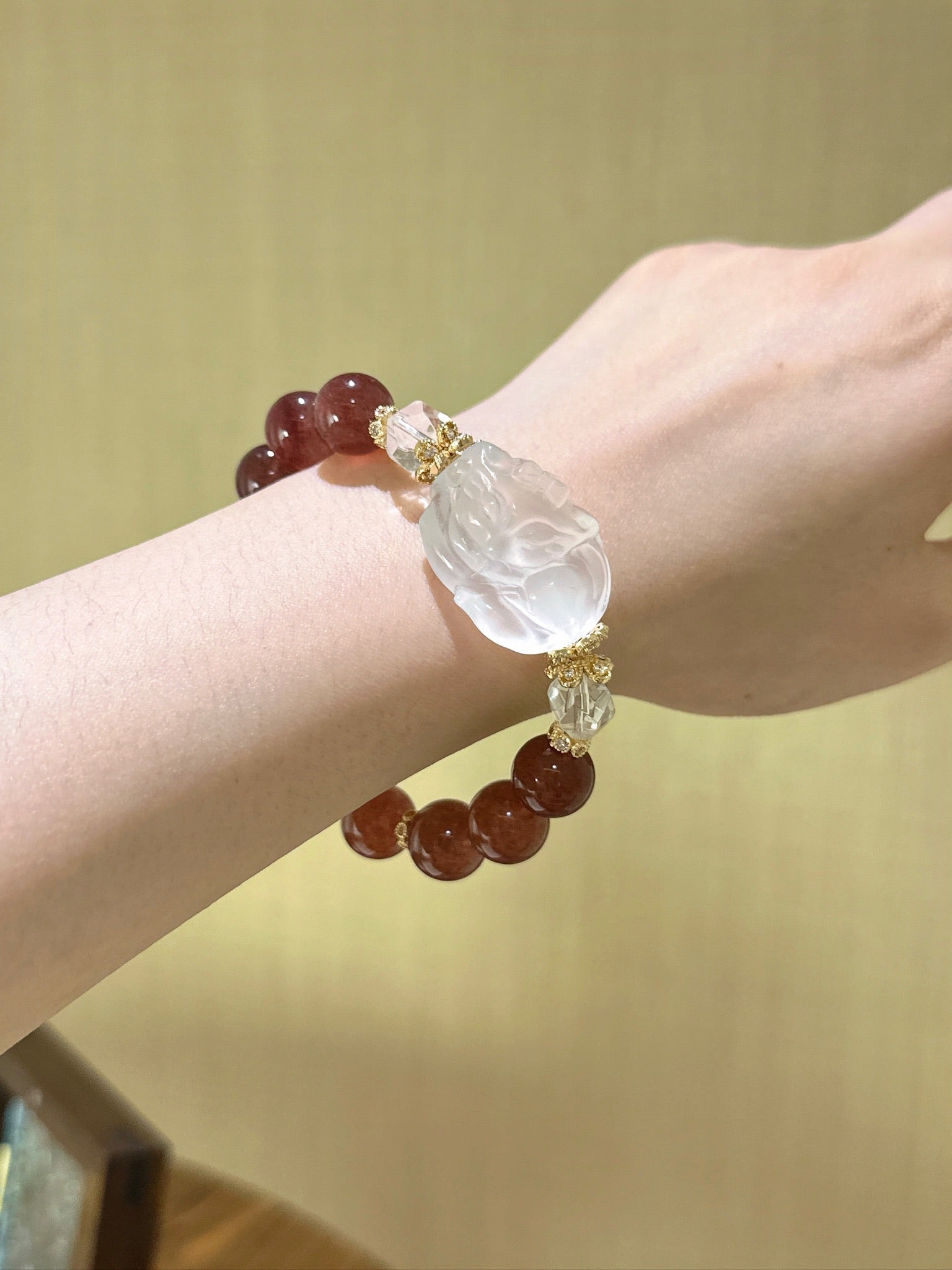 ▫️▪️ Strawberry crystal white crystal fox bracelet